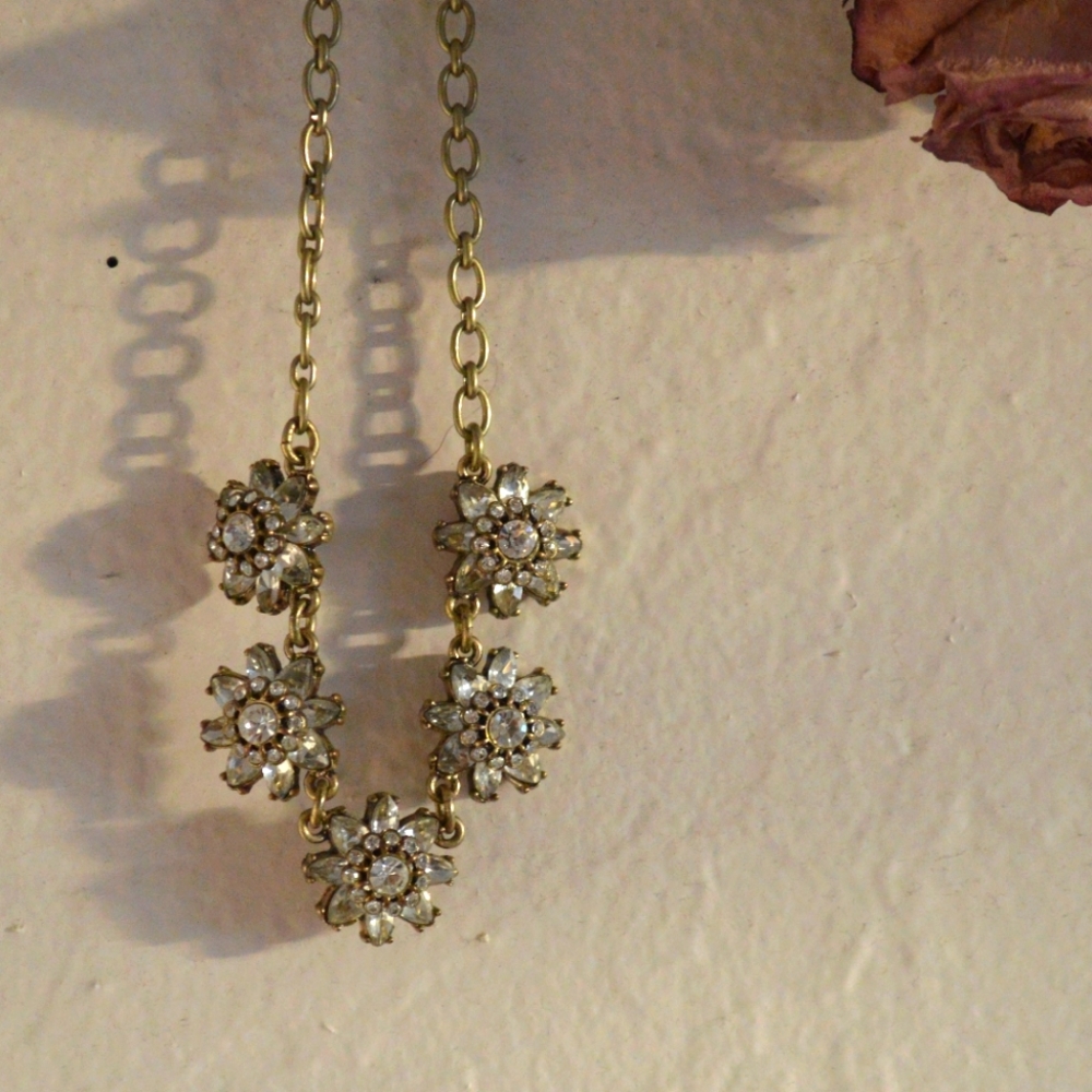 Vintage petite flower necklace